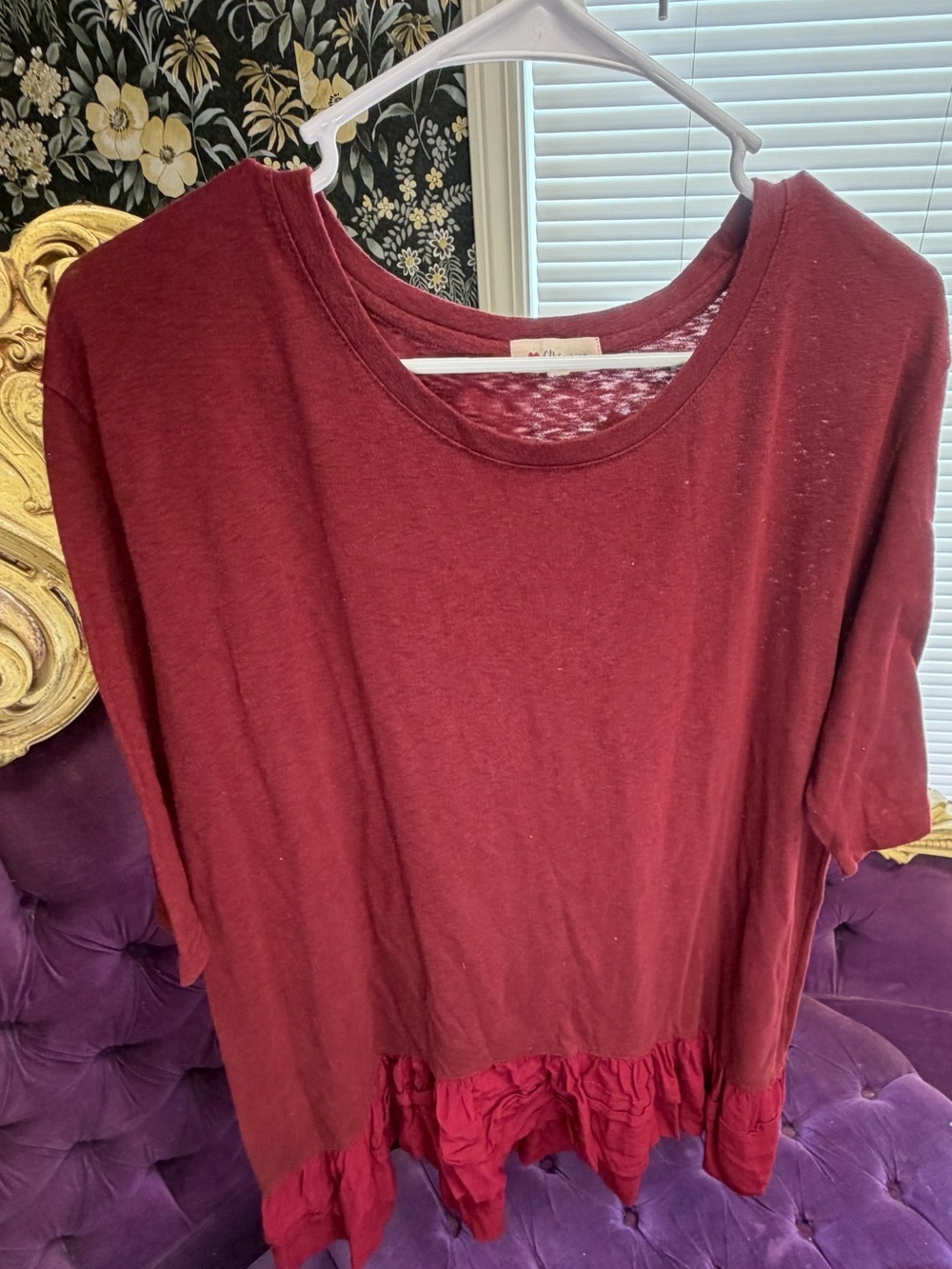 Ruffle-Hem Short Sleeve Tee in Burgundy